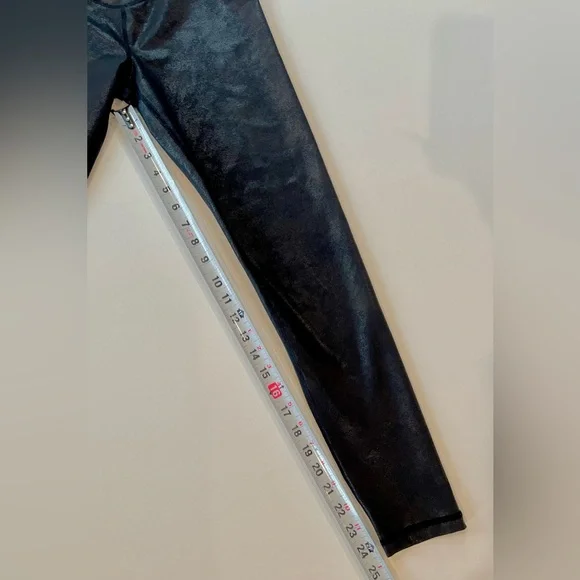 aerie Foil Print Black Shiny Crackle Faux Leather Party Leggings Medium - Picture 4 of 13